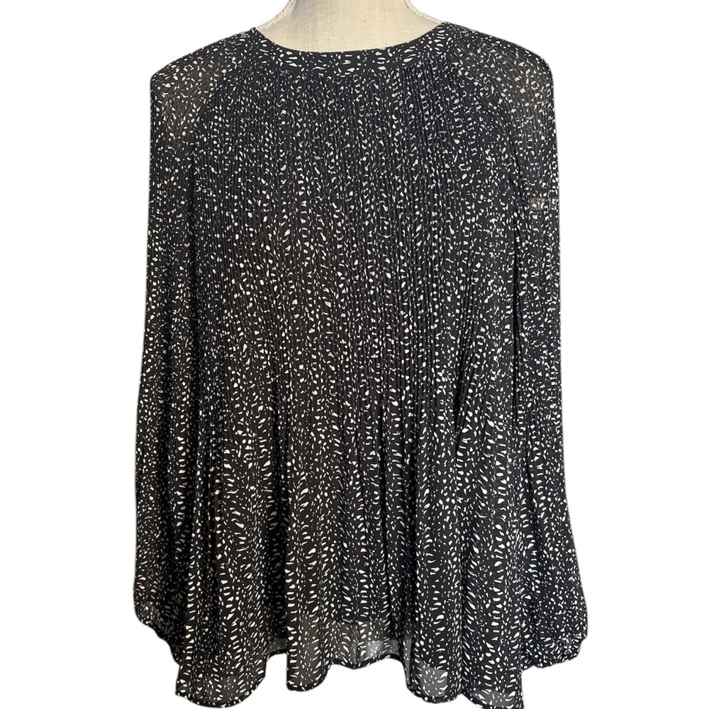 DR2 by Daniel Rainn Crew Neck Pleat Top in Black Size Large EUC - Picture 2 of 7